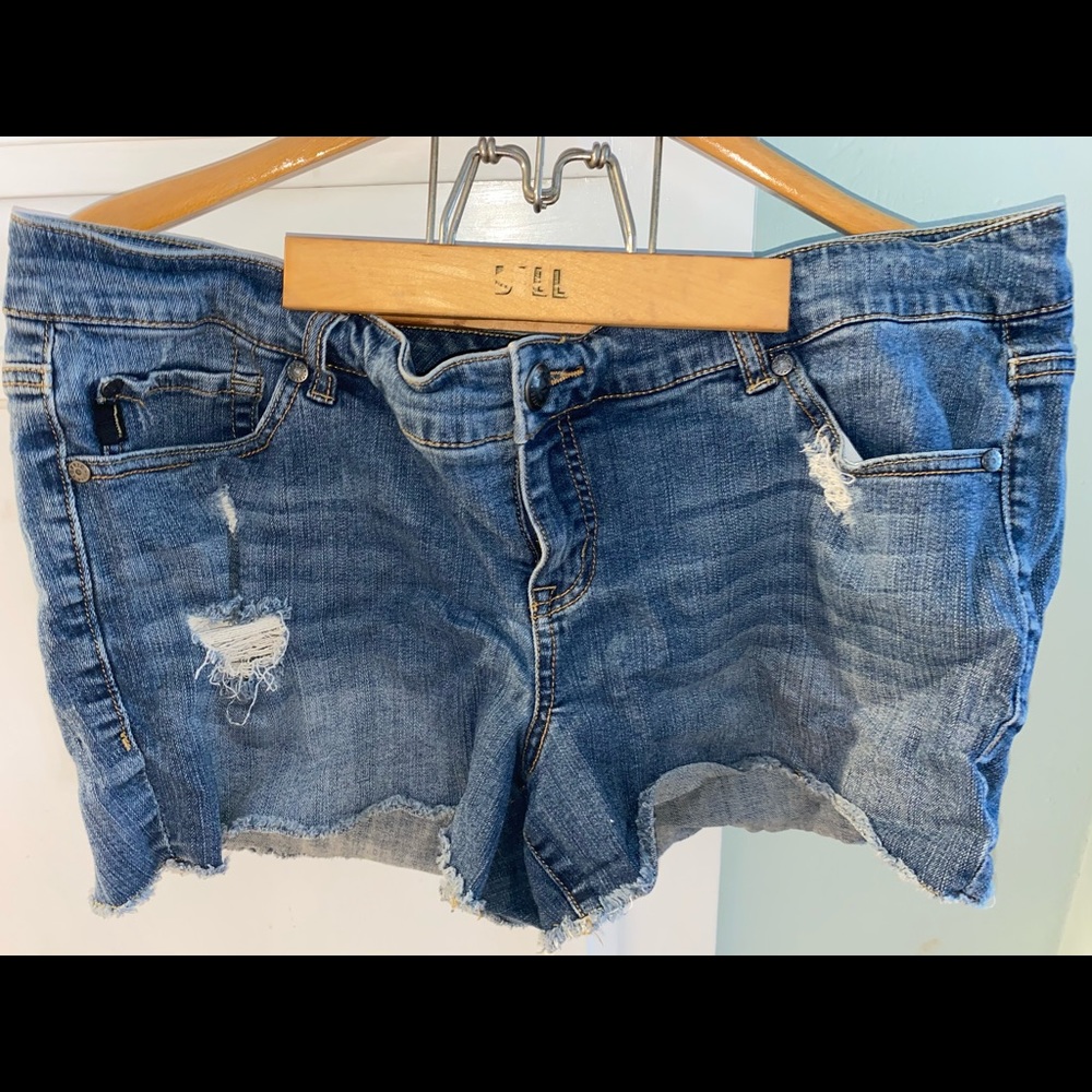Torrid Distressed Jean Shorts size 20